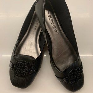 Great looking, professional black flats